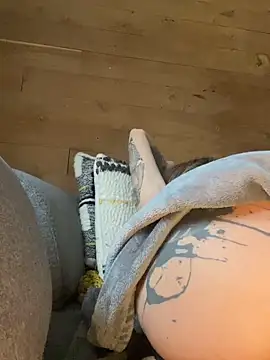 Snapshot of Etwas_neugierig chatting on 02.23.25 Etwas neugierig online show from 02.23.25