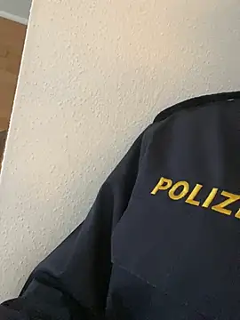 Snapshot of Etwas_neugierig chatting on 02.27.25 Etwas neugierig online show from 02.27.25