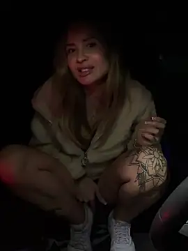 Snapshot of Etwas_neugierig chatting on 03.11.25 Etwas neugierig online show from 03.11.25