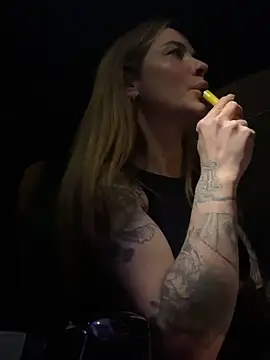 Snapshot of Etwas_neugierig chatting on 03.14.25 Etwas neugierig online show from 03.14.25