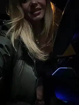 Snapshot of Etwas_neugierig chatting on 03.16.25 Etwas neugierig online show from 03.16.25