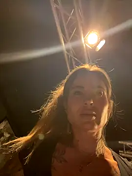 Snapshot of Etwas_neugierig chatting on 09.24.25 Etwas neugierig online show from 09.24.25