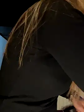 Snapshot of Etwas_neugierig chatting on 10.27.25 Etwas neugierig online show from 10.27.25