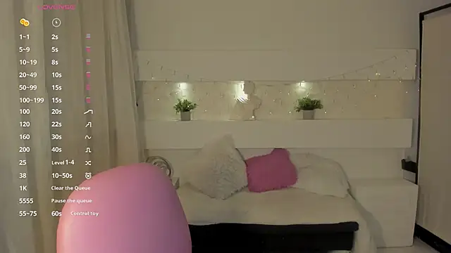 Snapshot of AshleyRoys chatting on 12.09.24 AshleyRoys online show from 12.09.24