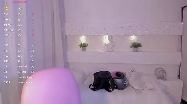 Snapshot of AshleyRoys chatting on 12.29.24 AshleyRoys online show from 12.29.24