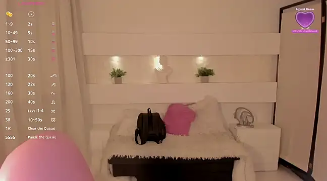 Snapshot of AshleyRoys chatting on 02.11.25 AshleyRoys online show from 02.11.25