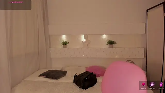 Snapshot of AshleyRoys chatting on 03.15.25 AshleyRoys online show from 03.15.25