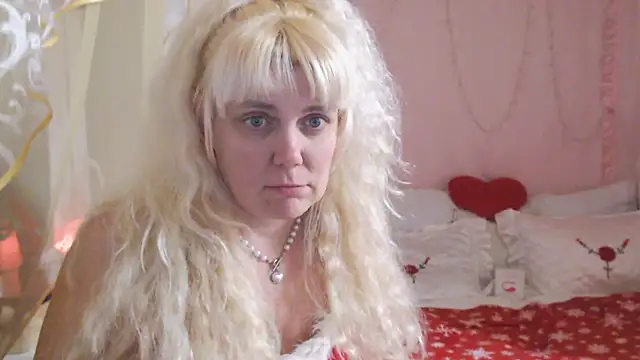 SunnySylvia online show from 01.01.25