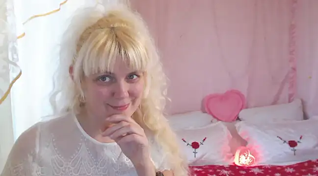 SunnySylvia online show from 01.06.25