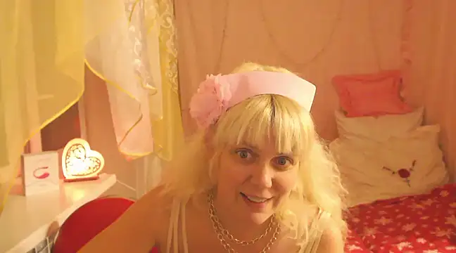 SunnySylvia online show from 02.09.25