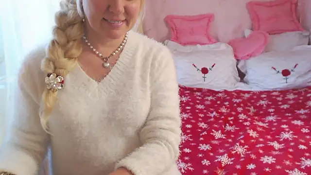 SunnySylvia online show from 02.10.25