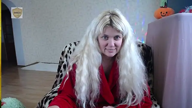 Snapshot of SunnySylvia chatting on 10.24.25 SunnySylvia online show from 10.24.25