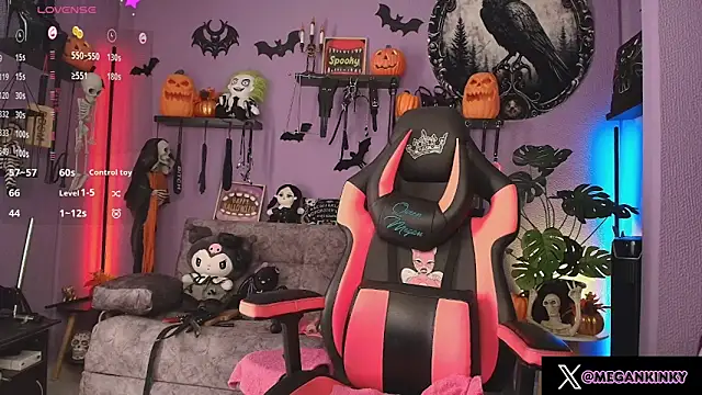 Snapshot of fetishkinkymeganx chatting on 10.22.25 fetishkinkymeganx online show from 10.22.25