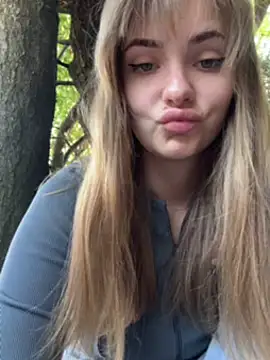 Snapshot of Night_dreams chatting on 09.15.25 Night dreams online show from 09.15.25