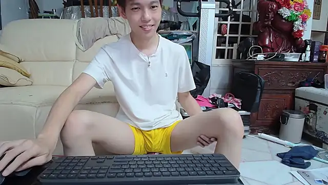 Snapshot of andrewooi chatting on 12.15.24 andrewooi online show from 12.15.24