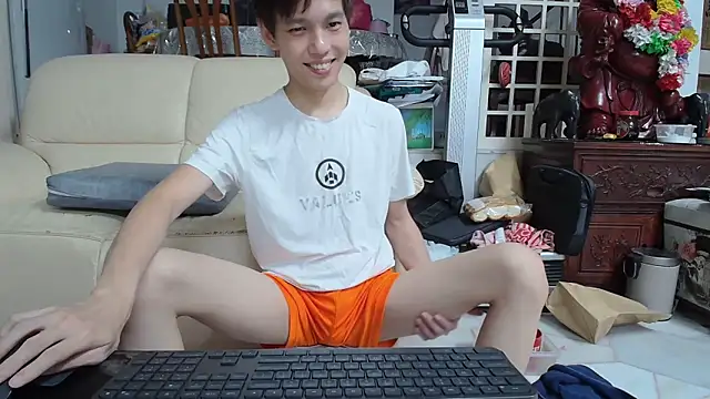 Snapshot of andrewooi chatting on 12.31.24 andrewooi online show from 12.31.24