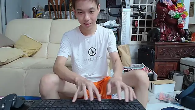 Snapshot of andrewooi chatting on 01.14.25 andrewooi online show from 01.14.25