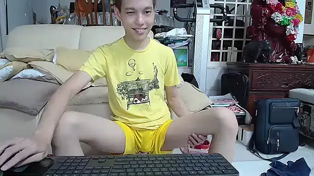 Snapshot of andrewooi chatting on 01.18.25 andrewooi online show from 01.18.25