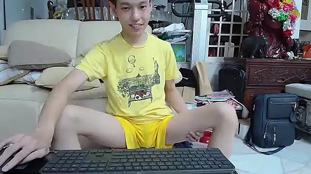 Snapshot of andrewooi chatting on 01.18.25 andrewooi online show from 01.18.25