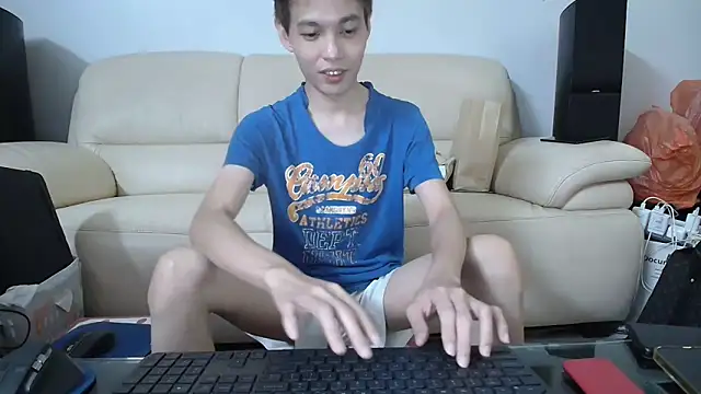 Snapshot of andrewooi chatting on 02.04.25 andrewooi online show from 02.04.25