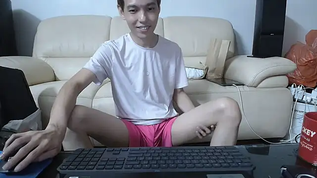 Snapshot of andrewooi chatting on 02.05.25 andrewooi online show from 02.05.25