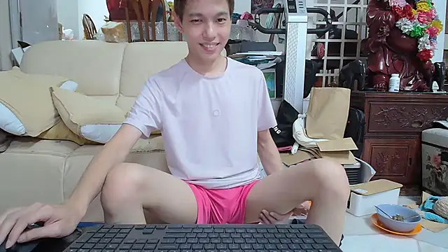 Snapshot of andrewooi chatting on 02.08.25 andrewooi online show from 02.08.25