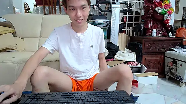 Snapshot of andrewooi chatting on 02.13.25 andrewooi online show from 02.13.25