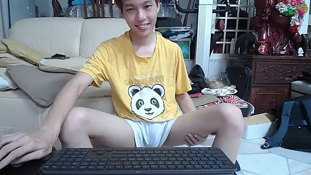 Snapshot of andrewooi chatting on 03.02.25 andrewooi online show from 03.02.25