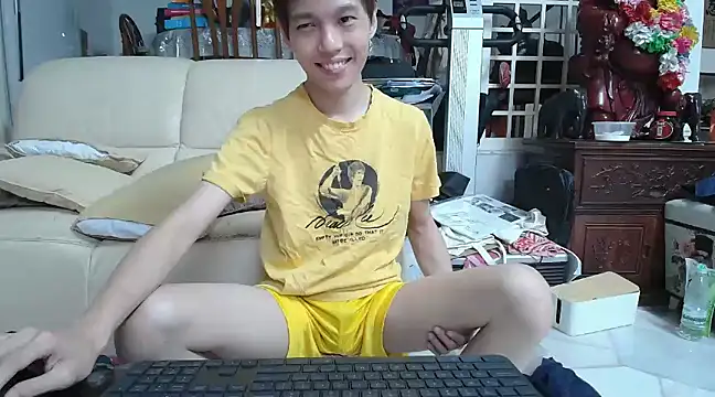 Snapshot of andrewooi chatting on 03.22.25 andrewooi online show from 03.22.25