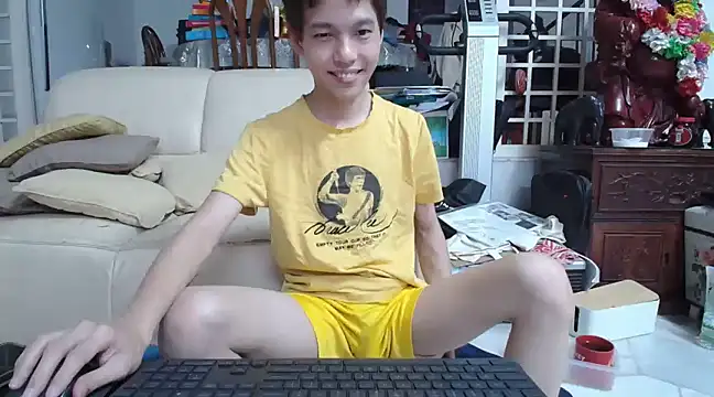 Snapshot of andrewooi chatting on 03.22.25 andrewooi online show from 03.22.25