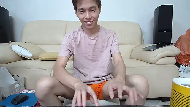 Snapshot of andrewooi chatting on 01.08.26 andrewooi online show from 01.08.26