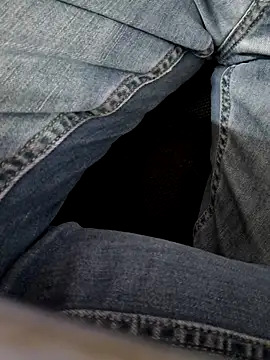 Snapshot of Leo_Big chatting on 10.21.25 Leo Big online show from 10.21.25