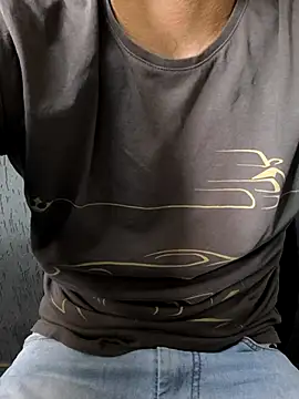 Snapshot of Leo_Big chatting on 10.30.25 Leo Big online show from 10.30.25