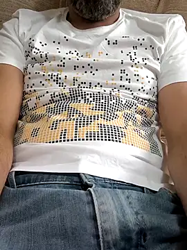 Snapshot of Leo_Big chatting on 11.06.25 Leo Big online show from 11.06.25