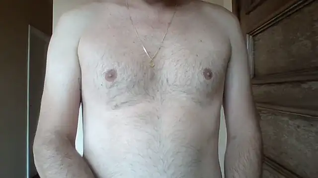 Snapshot of Leo_Big chatting on 12.04.25 Leo Big online show from 12.04.25