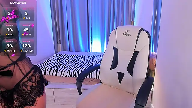 Snapshot of HelenaRegal chatting on 12.07.24 HelenaRegal online show from 12.07.24