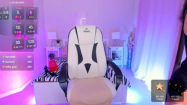 Snapshot of HelenaRegal chatting on 02.01.25 HelenaRegal online show from 02.01.25