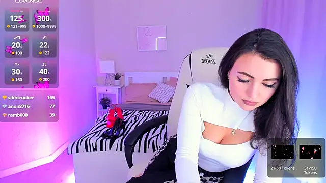 Snapshot of HelenaRegal chatting on 02.02.25 HelenaRegal online show from 02.02.25