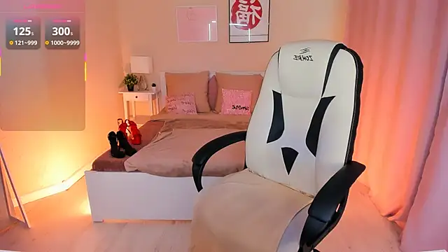 Snapshot of HelenaRegal chatting on 09.23.25 HelenaRegal online show from 09.23.25