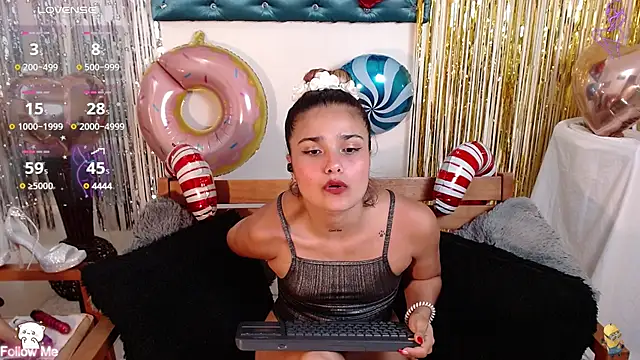 Snapshot of DestinyHills chatting on 02.25.25 DestinyHills online show from 02.25.25