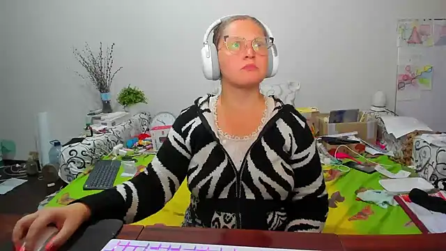 IamYourNarcotic online show from 11.12.25