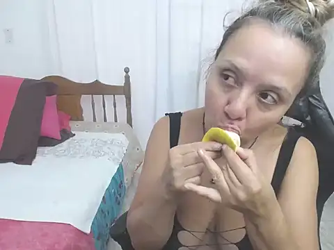 Snapshot of yeslluisa chatting on 03.29.26 yeslluisa online show from 03.29.26