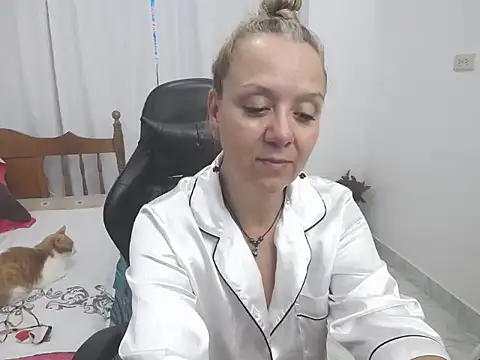 Snapshot of yeslluisa chatting on 04.12.26 yeslluisa online show from 04.12.26