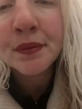 Snapshot of Mllesha74000 chatting on 02.04.25 Mllesha74000 online show from 02.04.25