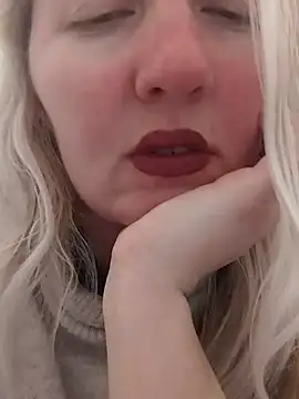 Snapshot of Mllesha74000 chatting on 02.11.25 Mllesha74000 online show from 02.11.25