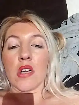 Snapshot of Mllesha74000 chatting on 02.23.25 Mllesha74000 online show from 02.23.25