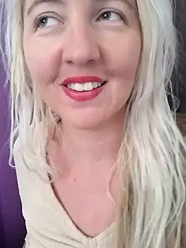 Snapshot of Mllesha74000 chatting on 10.02.25 Mllesha74000 online show from 10.02.25