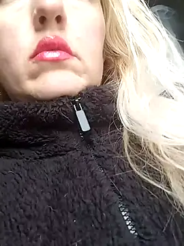 Snapshot of Mllesha74000 chatting on 11.10.25 Mllesha74000 online show from 11.10.25