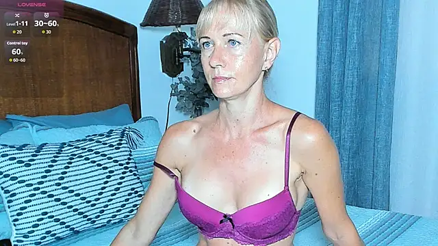 Snapshot of Christine_35 chatting on 09.16.25 Christine 35 online show from 09.16.25