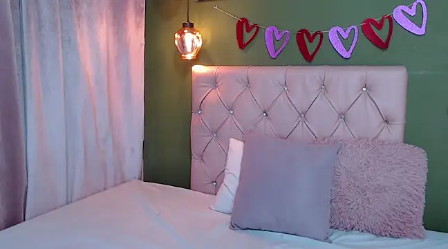 Snapshot of Sharloth_milf chatting on 02.17.25 Sharloth milf online show from 02.17.25